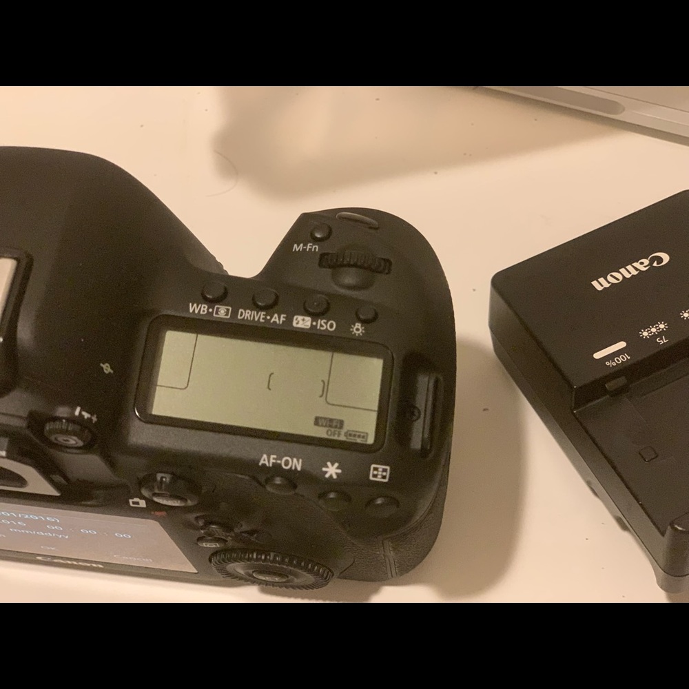 Canon CAMERA MARK IV KIT WITH LENS - Picture 7 of 11